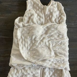 Halo cream soft dotty sleepsack•Great condition• 0-3 months•